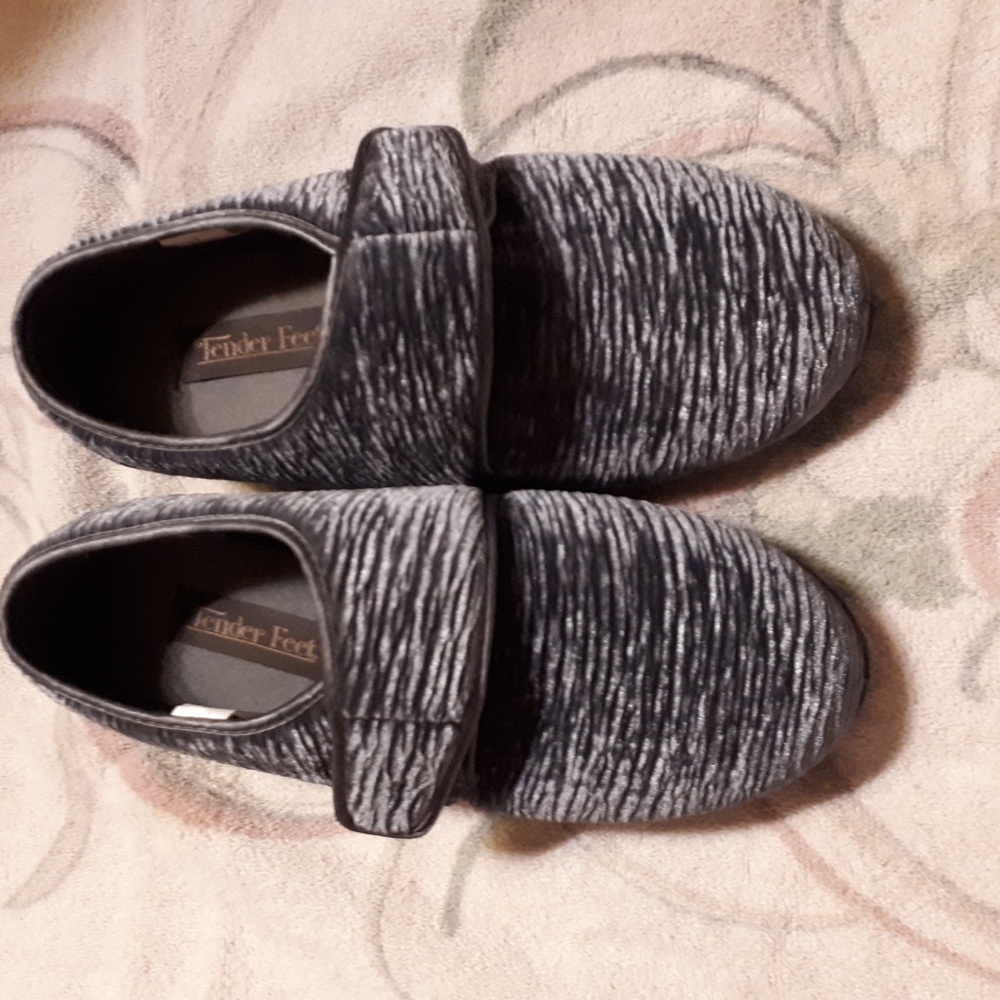 Slippers Tender Feet, size 7, Grey